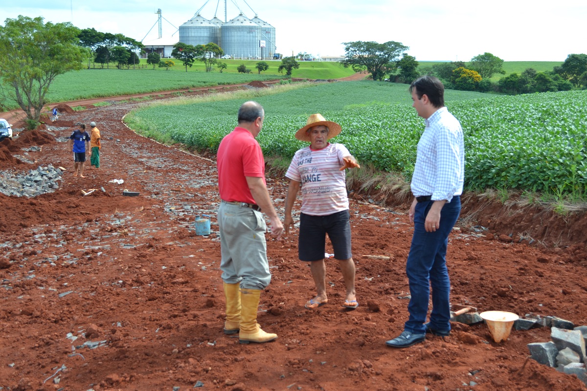 Localidades do interior recebem calçamento em pontos estratégicos